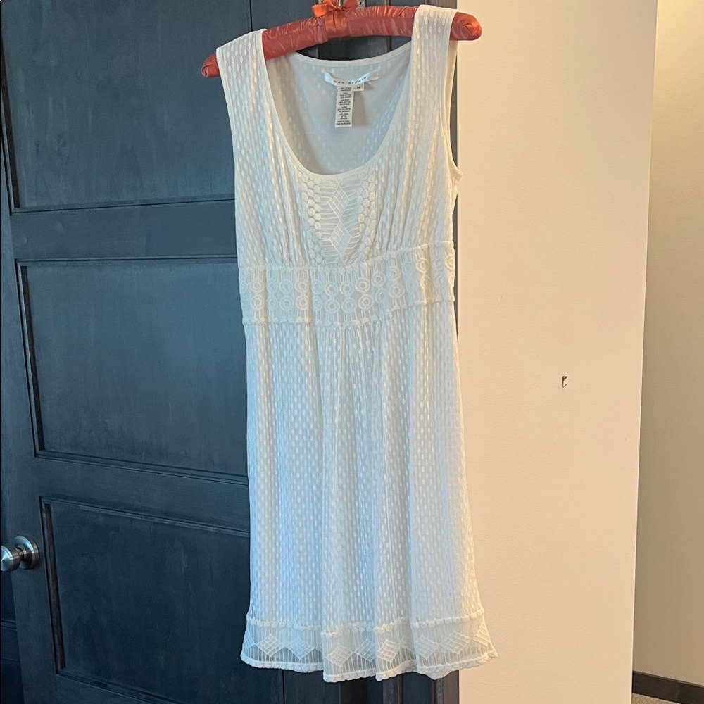 White lace Sleeveless Dress